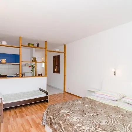 Bezek * Trstenik (Dubrovnik-Neretva)