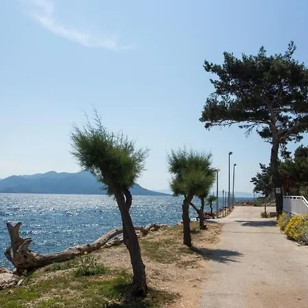 Bezek * Trstenik (Dubrovnik-Neretva)