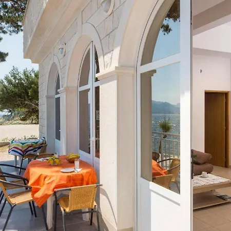 Bezek * Trstenik (Dubrovnik-Neretva)
