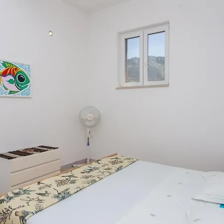 Bezek * Trstenik (Dubrovnik-Neretva)