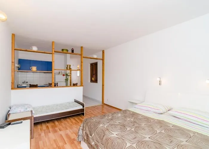 Bezek * Trstenik (Dubrovnik-Neretva)