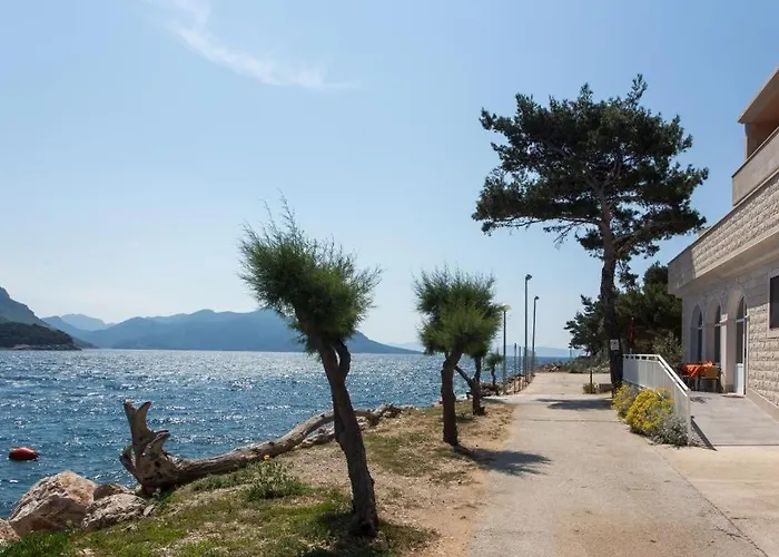 Bezek * Trstenik (Dubrovnik-Neretva)