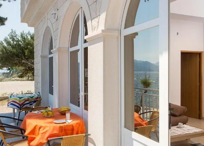 Bezek * Trstenik (Dubrovnik-Neretva)